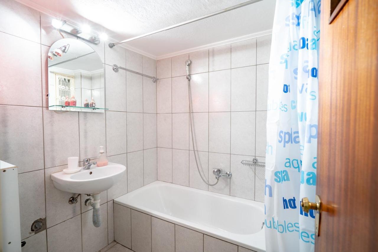 Ampelokipi Metro St. 2 Bedrooms 6 Pers. Apartment Atina Dış mekan fotoğraf